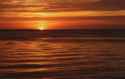 красивый закат в море, закат солнца, волны, остров фон картинки и Фото для  бесплатной загрузки