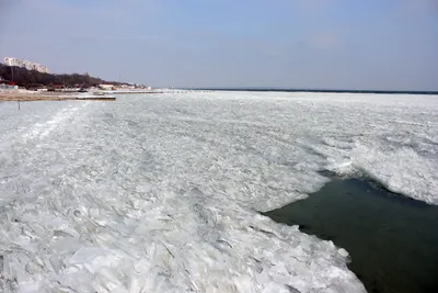 Не только в Украине: в Болгарии замерзло Черное море (фото)