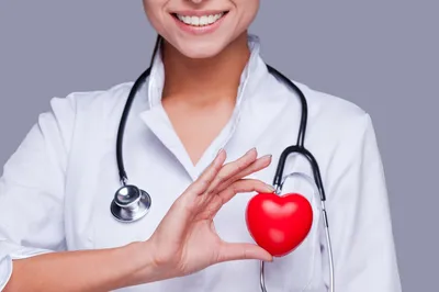 Рука держит красное сердце здоровое сердце медицинское заболевание PNG ,  сердце, здоровье, Держа красное сердце PNG картинки и пнг PSD рисунок для  бесплатной загрузки