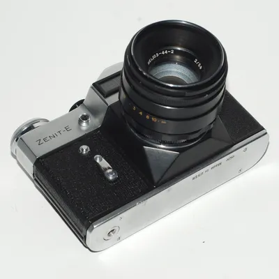 🇺🇦 Soviet Zenit E SLR camera with Industar-50-2 lens from 1982 -  SovietCameraStore.com