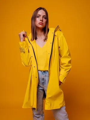 Купить дождевик-плащ полиэтиленовый желтый с вашим логотипом на заказ в  Москве