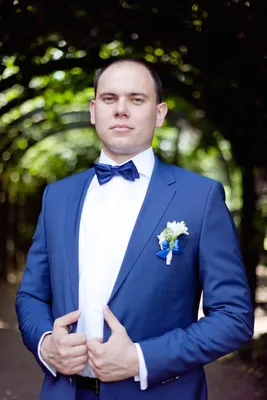 образ жениха, костюм жениха, жених в костюме с бабочкой, жених в синем  костюме, жених - The-wedding.ru