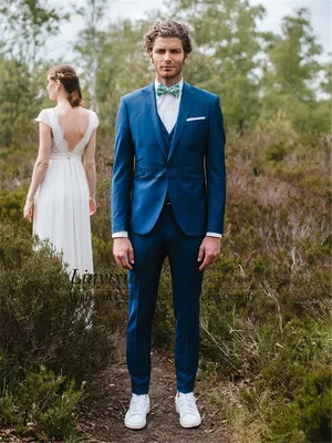 groom, жених в синем костюме и невеста, свадебная фотосессия, свадебные  фотографии, жених и невеста, костюм жениха - The-wedding.ru