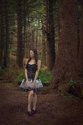 Пугающие ритуалы собравшихся в круг женщин в длинных юбках в лесу  Ставрополя попали на видео