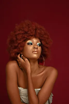 Очень красивая девушка рыжие волосы …» — создано в Шедевруме