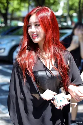 портрет женщины с рыжими волосами и веснушками Стоковое Изображение -  изображение насчитывающей выражение, мило: 224681893