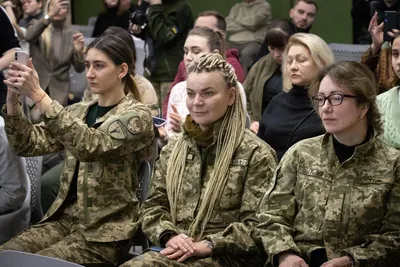 В Киеве показали образцы женской военной формы и амуниции - планируется \" женский призыв\"? - Юрий Подоляка