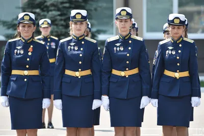 Военная форма для женщин: Минобороны представило обновленные образцы