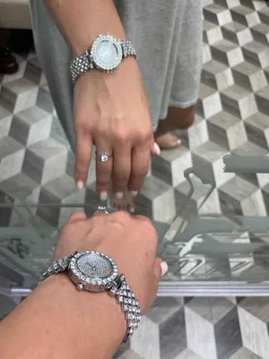 Женские наручные часы со стразами MODIYA купить по низким ценам в  интернет-магазине Uzum (779706)