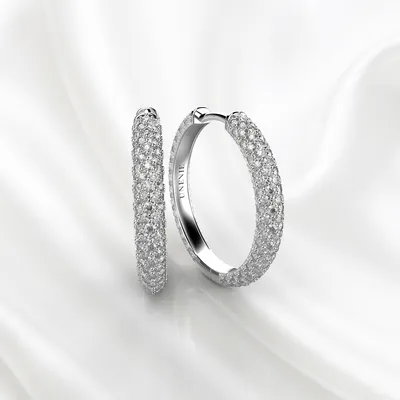 Обручальные кольца с камнями: бриллиант или сапфир