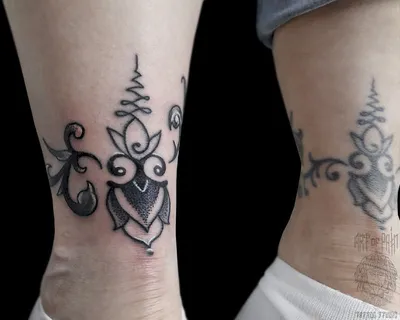 Черно-белое тату для девушек на ноге. Женское тату с цветами. Татуировка  для девушек с пионами. | Татуировки ног, Лодыжки тату, Татуировки
