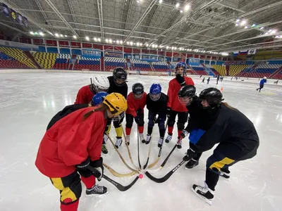 В хоккей играют настоящие дивчины! Как становится на коньки женская сборная  Ук - ФОКУС