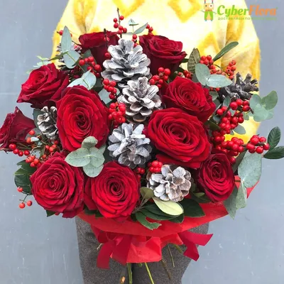 Букет «Зимний» из кустовых роз, илекса, ели и хлопка - интернет-магазин  «Funburg.ru»
