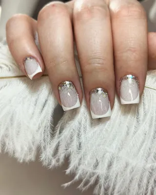 Модный зимний маникюр 2023/24 - стильные дизайны ногтей на Новый год - фото