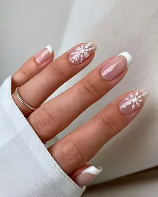 45 идей маникюра со снежинками 2021 NEW | Nailspiration.net