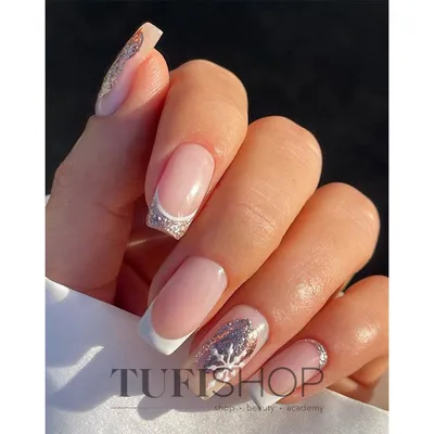 Зимний маникюр и педикюр в салоне Tiffany Nails в Москве