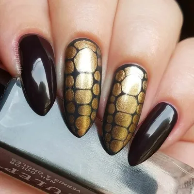 Салон красоты Beauty studio #1 - Стильный змеиный маникюр🐍 в пузырьковой  технике 🤘🏼 💅Маникюр с гель-лаком 1100р.⠀⠀ ⠀ 💅Маникюр с гель-лаком  Premium 1400р.⠀ ⠀ 💅Дизайн от 50р ⠀ ⠀ ⠀ ⠀ ... #