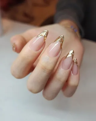 Золотой маникюр 2024-2025, модные ногти с золотом, фото ledysoveti.ru |  Chic nails, Short acrylic nails, Minimalist nails