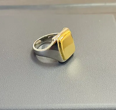 Золотое мужское кольцо с “Камеей” купить в ломбарде Санкт-Петербурга