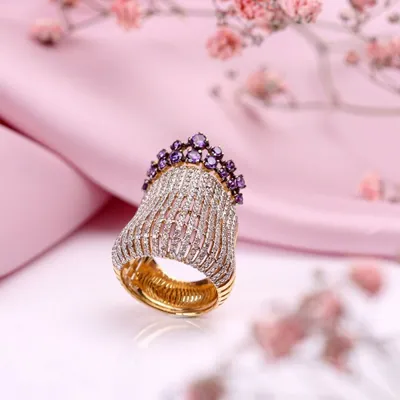 Золотое широкое кольцо из белого золота с крупным натуральным аметистом и  бриллиантами (Вес: 6,5 гр.) | Купить в Москве - Nota-Gold