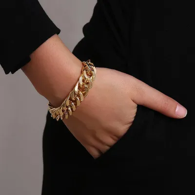 Массивный женский браслет золотой, браслет женский широкий — цена 100 грн в  каталоге Браслеты ✓ Купить женские вещи по доступной цене на Шафе | Украина  #111340307