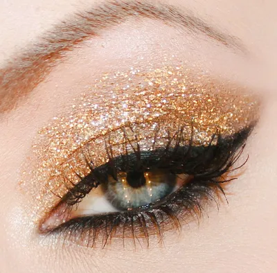 Делайте золотой макияж: яркий вариант для Нового года| Видео | Vogue Russia