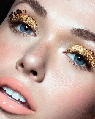 Волшебство обаяния: 15 идей обворожительного золотого макияжа