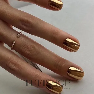 Золотой маникюр 2024-2025, модные ногти с золотом, фото ledysoveti.ru