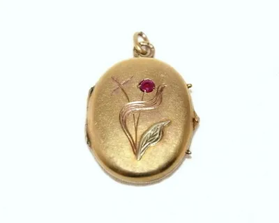 Золотой медальон с изображением …» — создано в Шедевруме