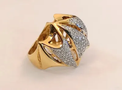 Золотое кольцо оригинальной формы с бриллиантами купить в ломбарде  Санкт-Петербурга