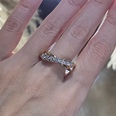 Женские кольца с камнями — купить женские золотые кольца с камнями в  интернет-магазине Adamas.ru