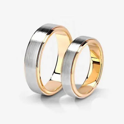 Женское золотое кольцо с круглым камнем и узором