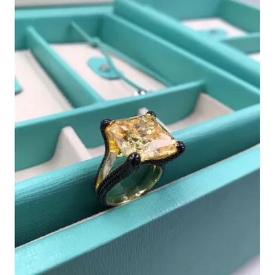 Уникальные золотые обручальные кольца - купить в ювелирном интернет магазине
