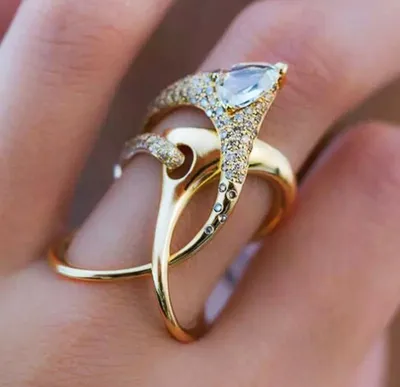 Стильное кольцо необычной формы золотого цвета минимализм — цена 79 грн в  каталоге Кольца ✓ Купить женские вещи по доступной цене на Шафе | Украина  #25651322