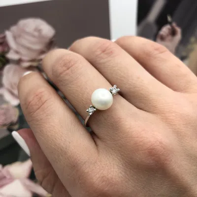 Золотое кольцо Elegance с белым жемчугом купить в фирменном магазине  НасонЖемчуг