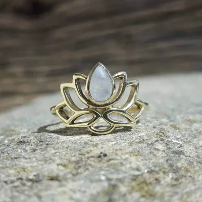 Серебряное кольцо в виде цветка с цирконом Рита - купить по лучшей цене в  Miss Silver