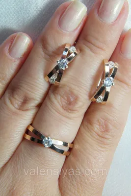 Золотой комплект \"серьги и кольцо\" с бриллиантами и жемчугом купить в  интернет-магазине в Москве