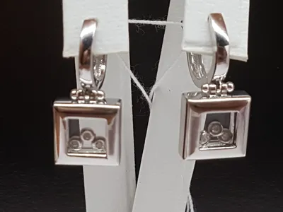 Обворожительное серебряные серьги с фианитом квадратной формы и золотой  напайкой (ID#1483775551), цена: 1456 ₴, купить на Prom.ua
