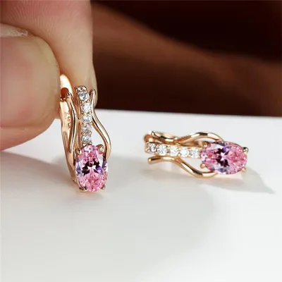 Серьги с розовыми камнями Swarovski Zirconia. Купить сережки с розовым  кристаллом Сваровски в Киеве, Харькове, Одессе, Украине. Серьги белое,  красное, желтое золото | Каталог магазина «Укрзолото»