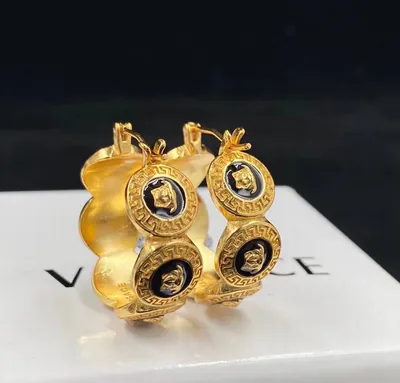 Золотые серьги Versace купить по цене 115800₽ в Москве | LUXXY