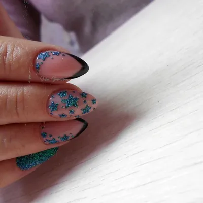 Маникюр💚Педикюр💚Москва💚Беляево on Instagram: “Звездный маникюрчик ⭐️ ⠀ ⠀  ⠀ ⠀ ⠀ какой же он красивый 😍 ______… | Minimal nails, Dipped nails,  Perfect nails